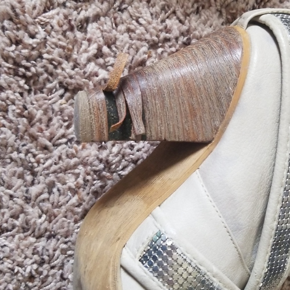 Boots - Picture 3 of 4